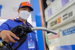 Hôm nay, giá xăng dầu giảm mạnh gần 800 đồng/lít