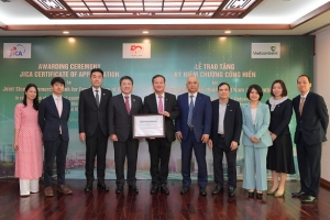 JICA trao tặng kỷ niệm chương cống hiến cho Vietcombank