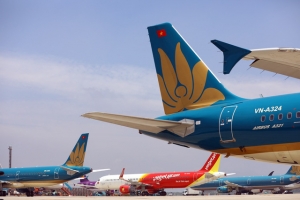 Giá vé máy bay tăng kịch trần