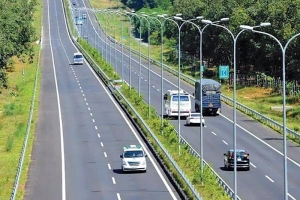 Đường cao tốc phải có quy mô tối thiểu 04 làn xe hoàn chỉnh theo đúng tiêu chuẩn kỹ thuật