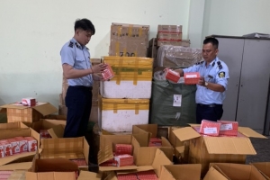 Thu giữ hơn 8.600 hộp thuốc viên đặc trị xương khớp, kem bôi da, miếng dán chân nhập lậu