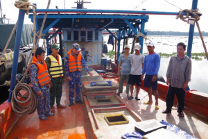 Bắt giữ tàu cá chở 25.000 lít dầu DO không rõ nguồn gốc