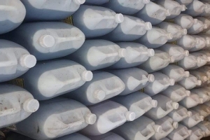 Thu giữ hơn 1.200 lít dầu ăn "bẩn" trên đường tuồn ra thị trường