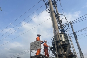 Vượt khó, EVNNPC đảm bảo cung ứng điện ổn định
