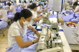 Doanh nghiệp dệt may tìm cách thích ứng với khó khăn