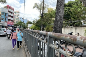 Yêu cầu hoàn trả phần vỉa hè làm nơi trông giữ xe xung quanh các bệnh viện