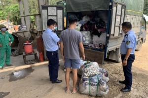 Tiêu hủy 7.000 chân váy vải nữ đã qua sử dụng không rõ nguồn gốc xuất xứ
