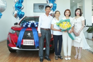 THACO AUTO đã hoàn tất thủ tục trao xe Peugeot 2008 VĐV Nguyễn Thị Oanh