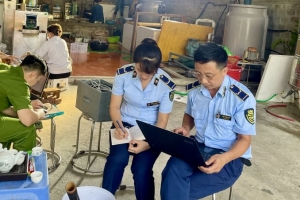 Phát hiện cơ sở sản xuất kem sữa trái phép tại Sơn La