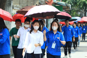 Sáng nay (11/6), thí sinh Hà Nội làm bài môn cuối kỳ thi vào lớp 10