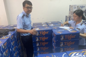 Phát hiện gần 600 thùng bia do nước ngoài sản xuất nghi nhập lậu tại Long An