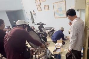 An Giang: Phát hiện thuốc lá lậu ngụy trang trong thùng nước suối