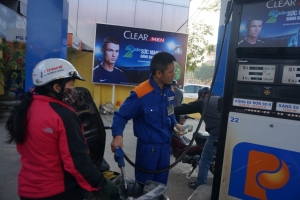 Lùi ngày điều chỉnh giá xăng dầu sang 3/7