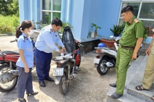An Giang: Phát hiện 410 bao thuốc lá điếu nhập lậu