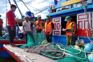 Phát hiện 2 tàu đánh bắt hải sản trái phép tại Hà Tĩnh
