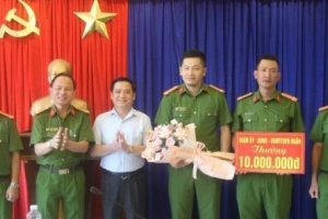 Thưởng nóng công an quận Thanh Khê về chuyên án ma túy lớn nhất