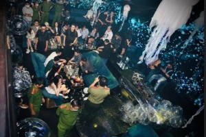 TP. Hồ Chí Minh: Thu giữ hơn 4.000 bình khí cười các loại