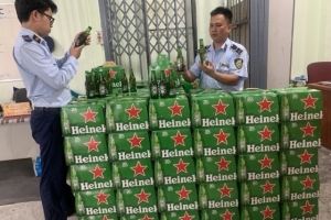 Phú Yên: Tạm giữ 2.400 chai bia hiệu Heniken vận chuyển trái phép