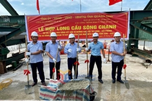 Quảng Ninh: Tổ chức lễ hợp long nhịp chính cầu sông Chanh 3