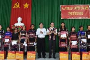 Phó thủ tướng Trần Lưu Quang làm việc tại Bình Định