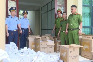 Tạm giữ hình sự đối tượng vận chuyển 6.000 gói thuốc lá nhập lậu