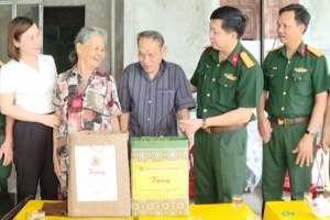 Bộ CHQS tỉnh Thanh Hóa thăm, tặng quà đối tượng chính sách trên địa bàn huyện Quảng Xương
