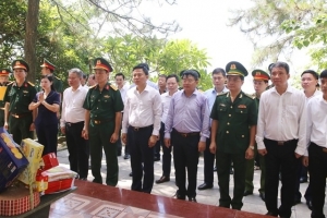 Bí thư Tỉnh ủy Thanh Hóa viếng Tượng đài liệt sỹ Đảo Mê, Nghĩa trang Liệt sỹ TX. Nghi Sơn