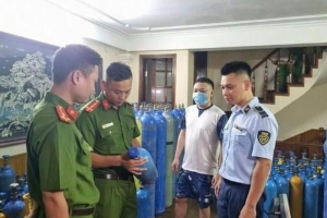 Hà Nội: Phát hiện cơ sở san chiết "khí cười"trái phép tại khu tập thể X16 Bộ Công an
