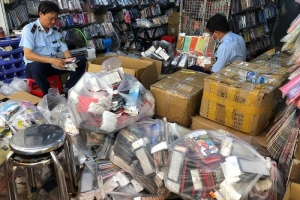 TP. HCM: Tạm giữ trên 27.000 phụ kiện điện thoại không rõ nguồn gốc