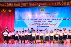 Công đoàn ngành dệt may tỉnh Bình Dương tiếp sức đến trường cho học sinh có hoàn cảnh khó khăn