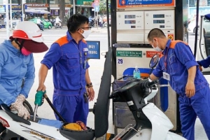 Giá xăng trong nước dự báo tăng gần 1.000 đồng/lít
