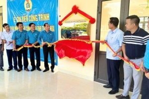 Gắn biển công trình chào mừng Đại hội Công đoàn tỉnh Thanh Hóa