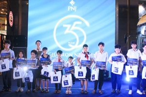 Đà Nẵng: PNJ trao tặng 16 suất học bổng cho học sinh nghèo hiếu học