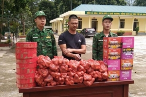 Phát hiện 5 đối tượng vận chuyển 15.980 bao thuốc lá và 44,5kg pháo nhập lậu