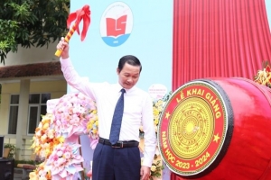 Chủ tịch UBND tỉnh Thanh Hóa dự Lễ khai giảng năm học mới 2023 - 2024 tại Trường THPT Chuyên Lam Sơn
