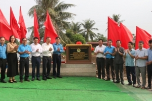 Gắn biển công trình chào mừng Đại hội Công đoàn tỉnh Thanh Hóa lần thứ XX