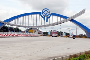 Bộ Tài chính bác bỏ đề xuất thu phí đường bộ qua xăng dầu