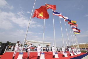 Lá cờ đỏ sao vàng Việt Nam tung bay tại quảng trường Làng Á vận hội ASIAD 19