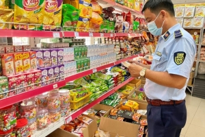 TP. Hồ Chí Minh: Tạm giữ hàng trăm sản phẩm thực phẩm không rõ nguồn gốc xuất xứ