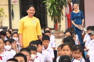 Nghiêm cấm gợi ý học sinh học tiếng Anh với giáo viên nước ngoài