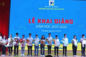 Trường ĐH Bách khoa Đà Nẵng trao học bổng tại lễ khai giảng năm học 2023 - 2024