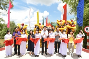 Nhựa Tiền Phong khánh thành 03 cầu nối yêu thương và tiếp tục khởi công 02 cầu nối yêu thương