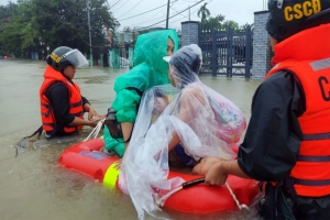 Mưa vẫn tiếp tục đổ xuống miền Trung