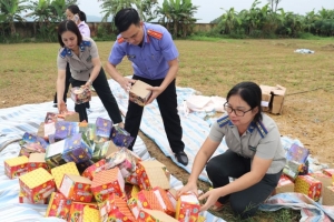 Hà Tĩnh tiêu huỷ hơn 1 tấn pháo lậu và các tang vật vụ án