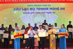 CLB Tennis báo chí Nghệ An được Ủy ban MTTQ tỉnh tặng Bằng khen