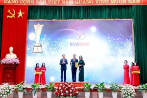 Công ty Điện lực Lạng Sơn nhận Cúp và chứng nhận Doanh nghiệp tiêu biểu năm 2023