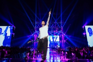 "8WONDER" Đưa Maroon 5 Đến Phú Quốc United Center