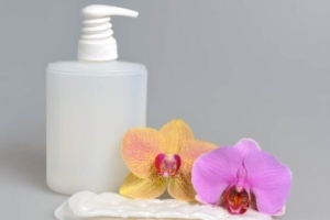 Thu hồi sản phẩm dung dịch vệ sinh phụ nữ Hương Ly Ly – hộp 1 chai 100 ml