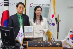 Hoạ sỹ Kim Đức gặp gỡ Chủ tịch Hiệp hội nghệ thuật quốc tế IAA/AIAP