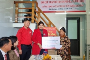 Thanh Hóa trao tặng kinh phí hỗ trợ xây nhà cho các hộ gia đình có hoàn cảnh khó khăn